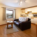 Lochview House Apartment