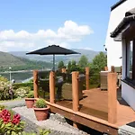 Lochview House Apartment