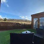 Highland Stays - Ben View Studio Pod & Jacuzzi Bath
