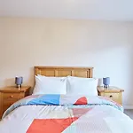 Etive, Beautiful Lochside Apartment With Balcony