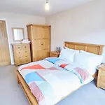 Etive, Beautiful Lochside Apartment With Balcony