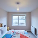 Etive, Beautiful Lochside Apartment With Balcony