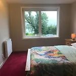 Appin, Beautiful Lochside Apartment With Balcony