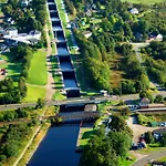 6 Canalside Apartments