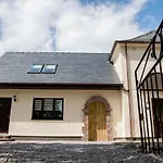 Stobhan Apartment