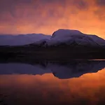 Snowgoose Apartments & Bunkhouse