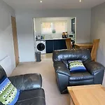 Fassifern. 1St Floor Apartment With Loch View