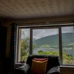 Spacious Three Bedroom Flat, Stunning Loch Views