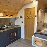 Bonnie Brae Pod