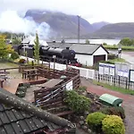 Snowgoose Apartments & Bunkhouse