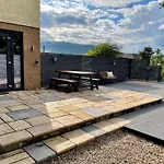 Stylish, Central Studio With Kitchen & Large Deck