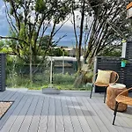 Stylish, Central Studio With Kitchen & Large Deck