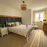 Stylish, Central Home With Open-Plan Living