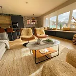 Stylish, Central Home With Open-Plan Living