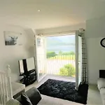 Beautiful Loch Side Apartment With Panoramic Views