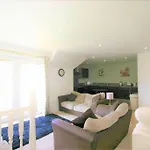 Beautiful Loch Side Apartment With Panoramic Views