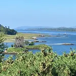 Acorn Cottage & Little Oaks