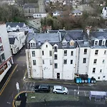 Prime Location Rooms In High Street