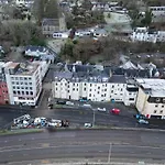 Prime Location Rooms In High Street