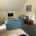 Springbank Apartment - Sleeps 4 - Pet Friendly