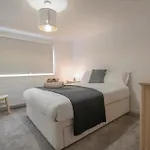 Heathercroft Apartment-Quiet, 2 Bed Apartment