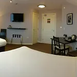 Maclean Guest House