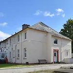 12 Lochiel Road