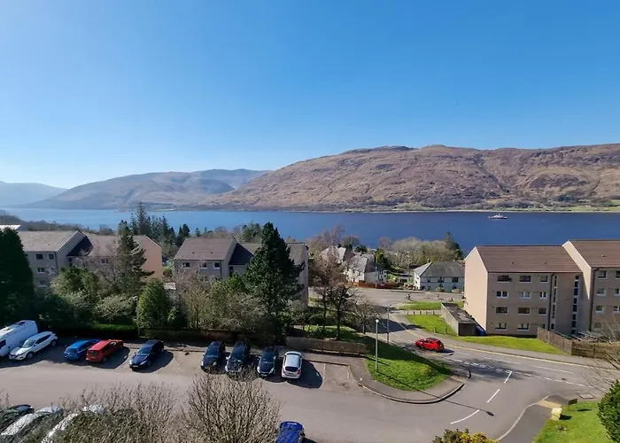 Loch & Hill View Apartment