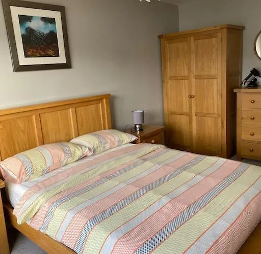 Fassifern. 1St Floor Apartment With Loch View