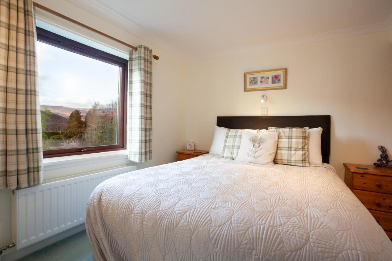 Lochview House *