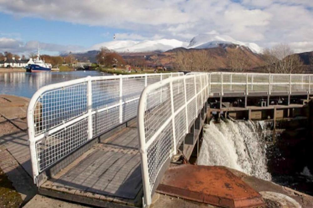 Caledonian Canal Floor Flat, View Of Ben Nevis Apartment