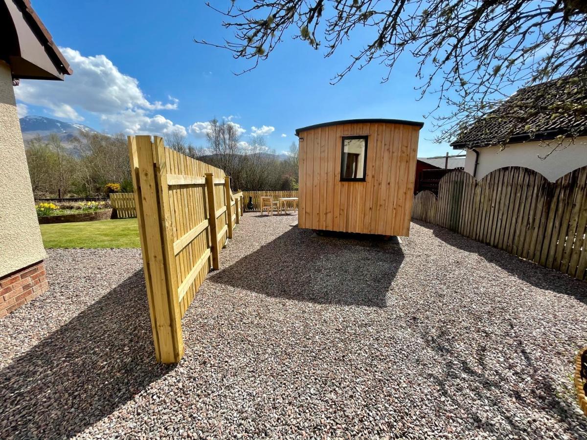 Per Ardua Shepherds Hut Fort William