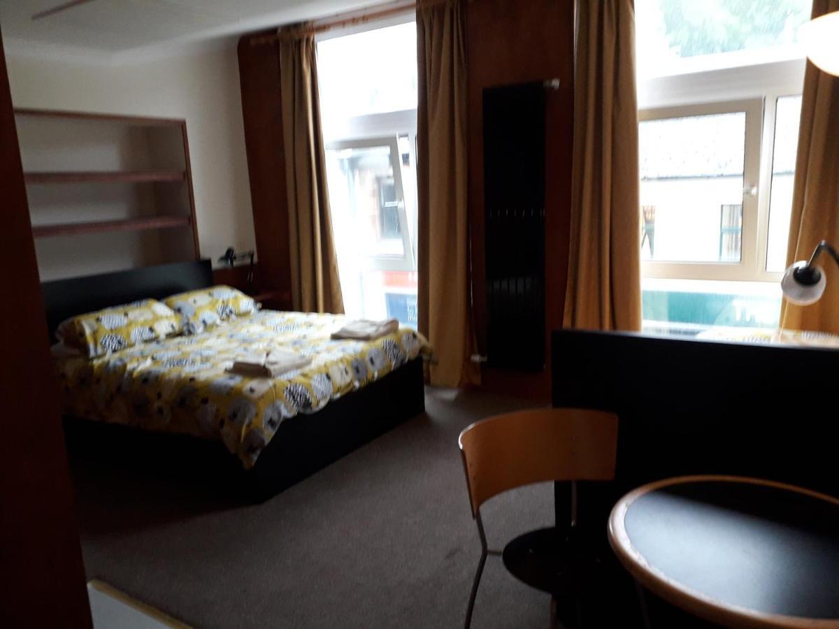 Ossians Hotel *