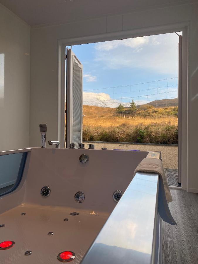 Highland - Ben View & Jacuzzi Bath Apartment Fort William