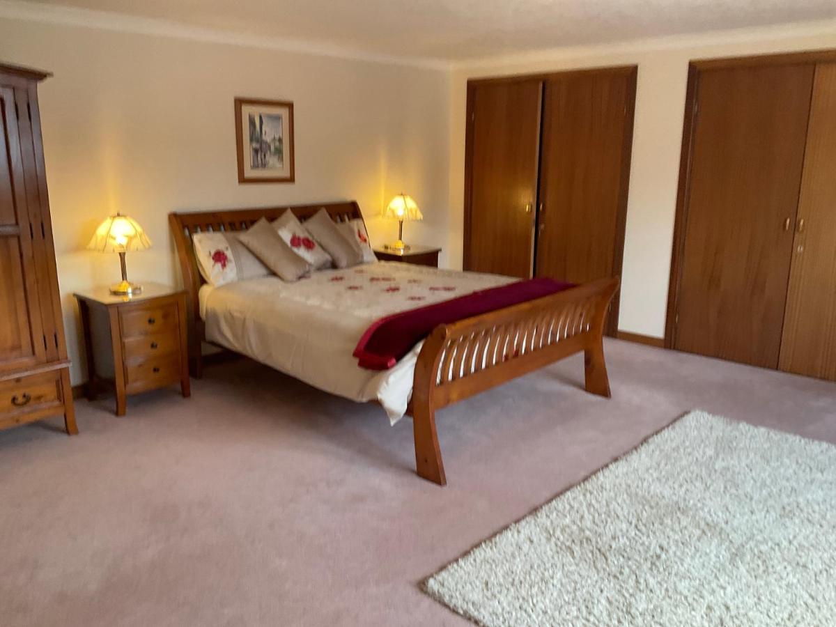 Ronaldsvoe Bed & Breakfast *