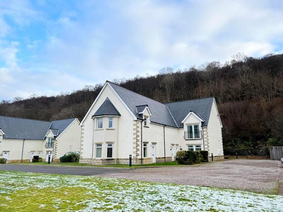 Corran, Glenloch View, William 2-bedroom Loch Side Flat Apartment *