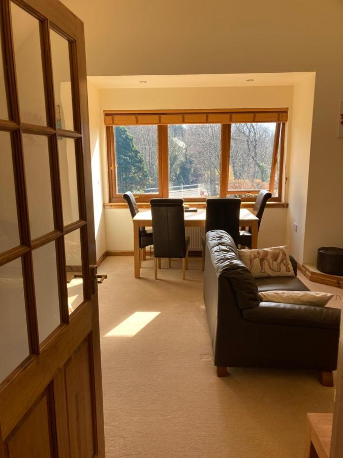 Springbank - Sleeps 4 - Pet Friendly Apartment