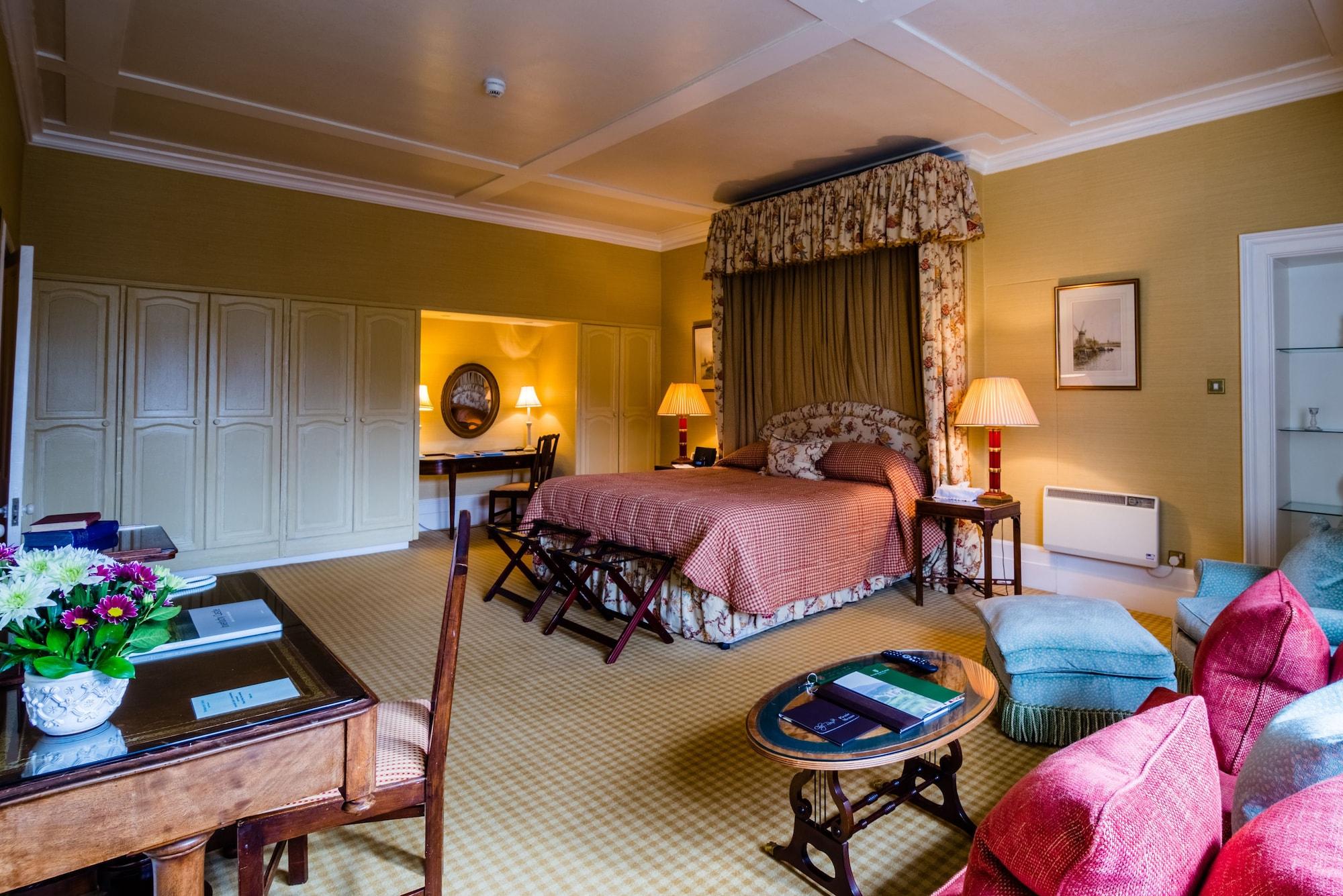 Inverlochy Castle Country house *