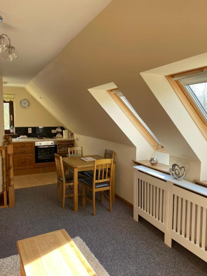 Eishkin Flat, * Fort William