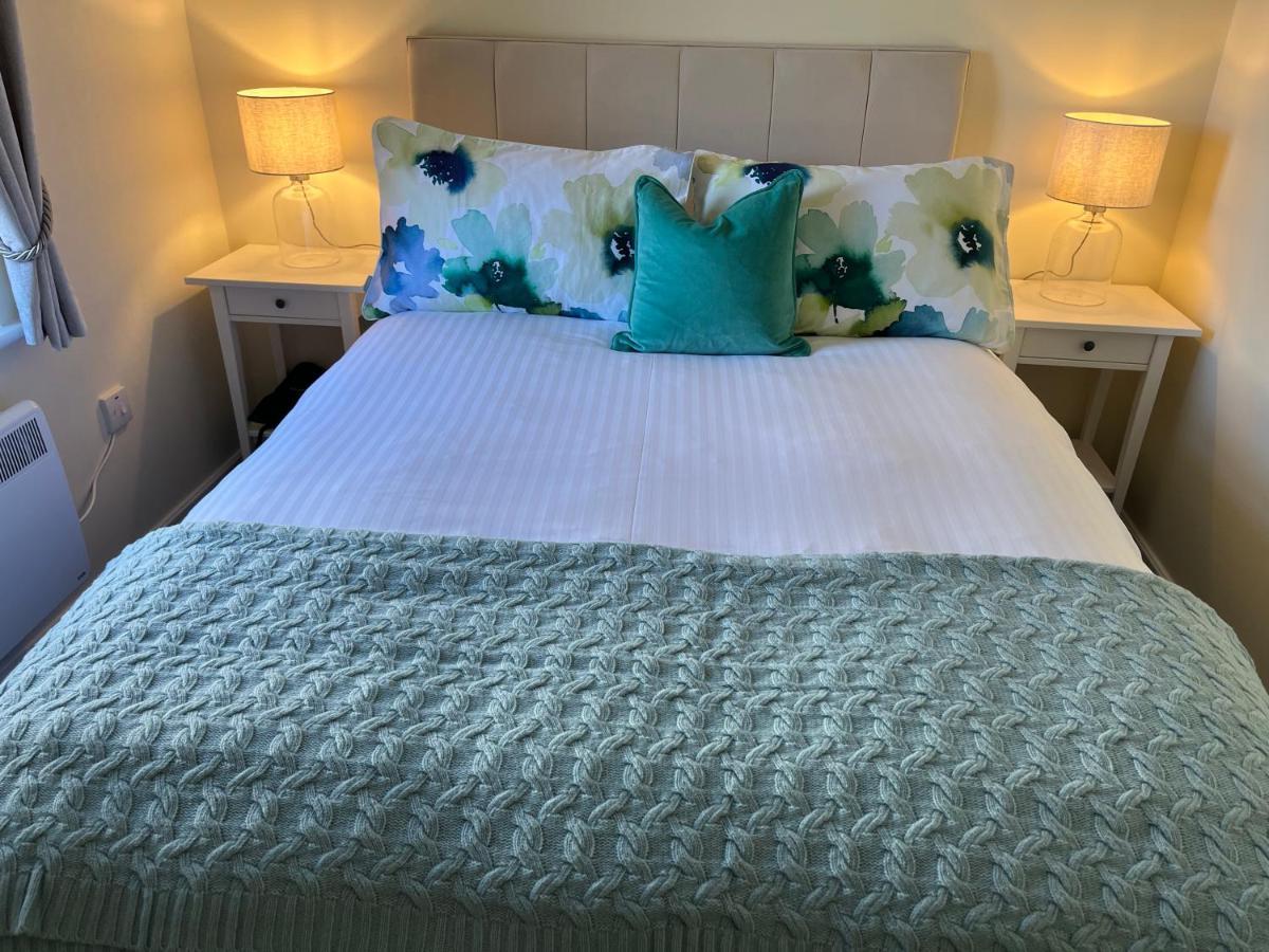 Corran, Glenloch View, William 2-bedroom Loch Side Flat * Fort William
