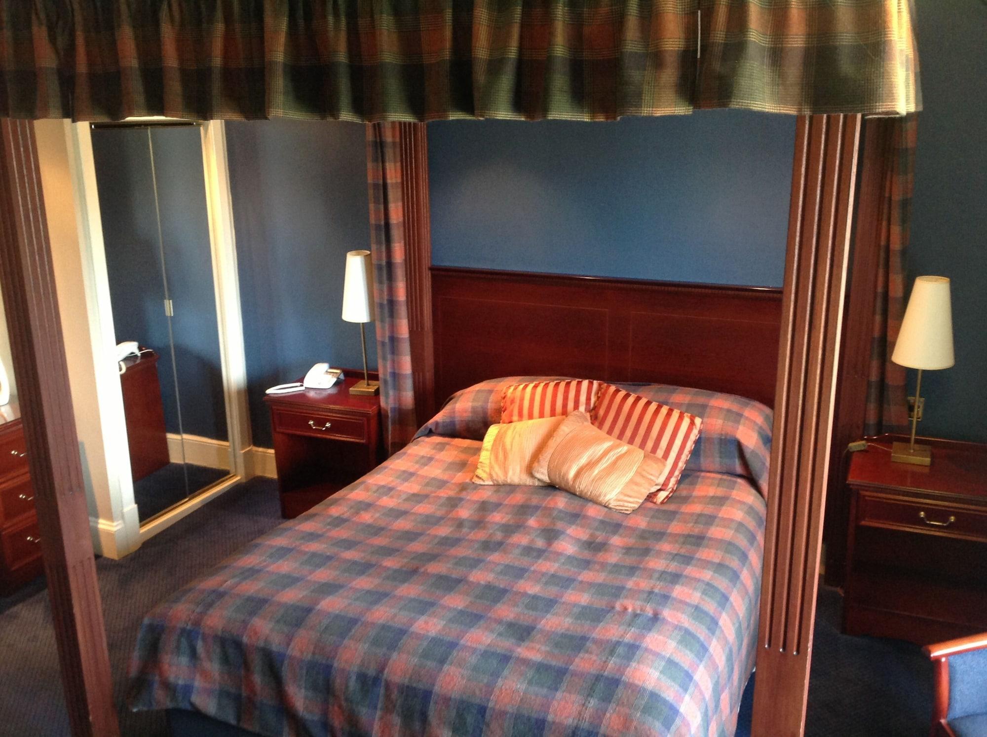 Alexandra Hotel 3*