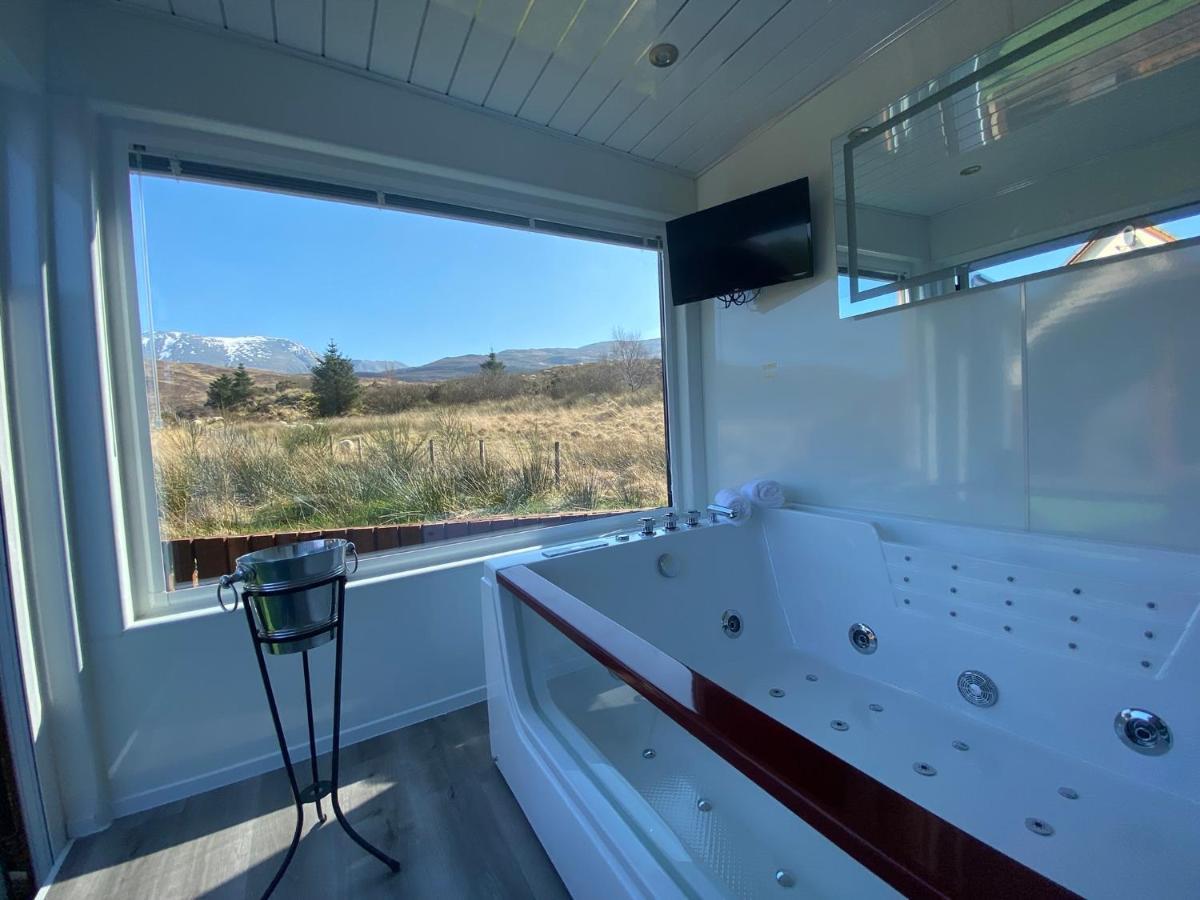 Highland - Ben View Pod & Jacuzzi Bath *