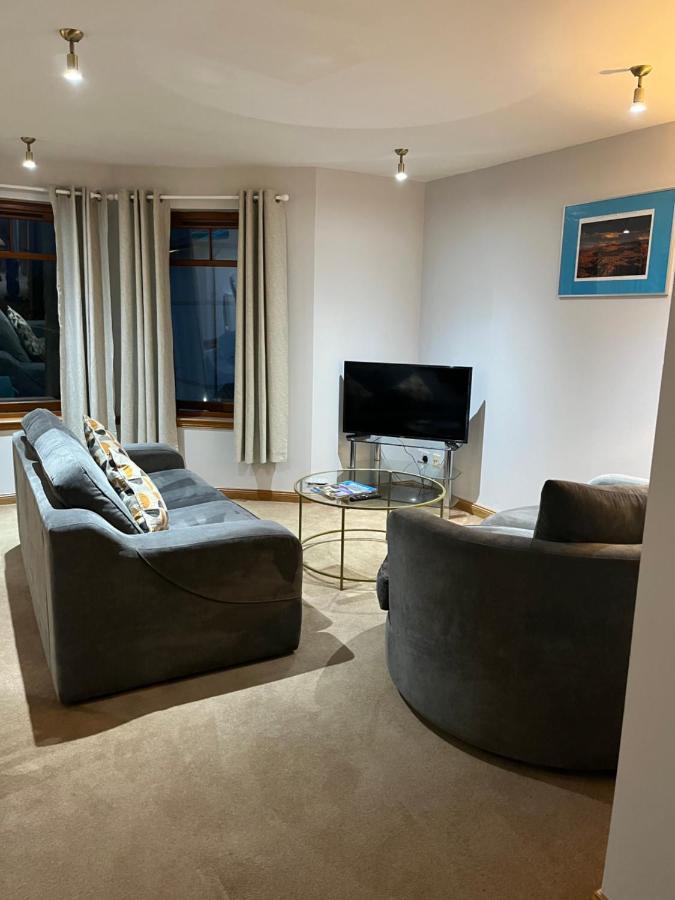 6 Canalside Apartment