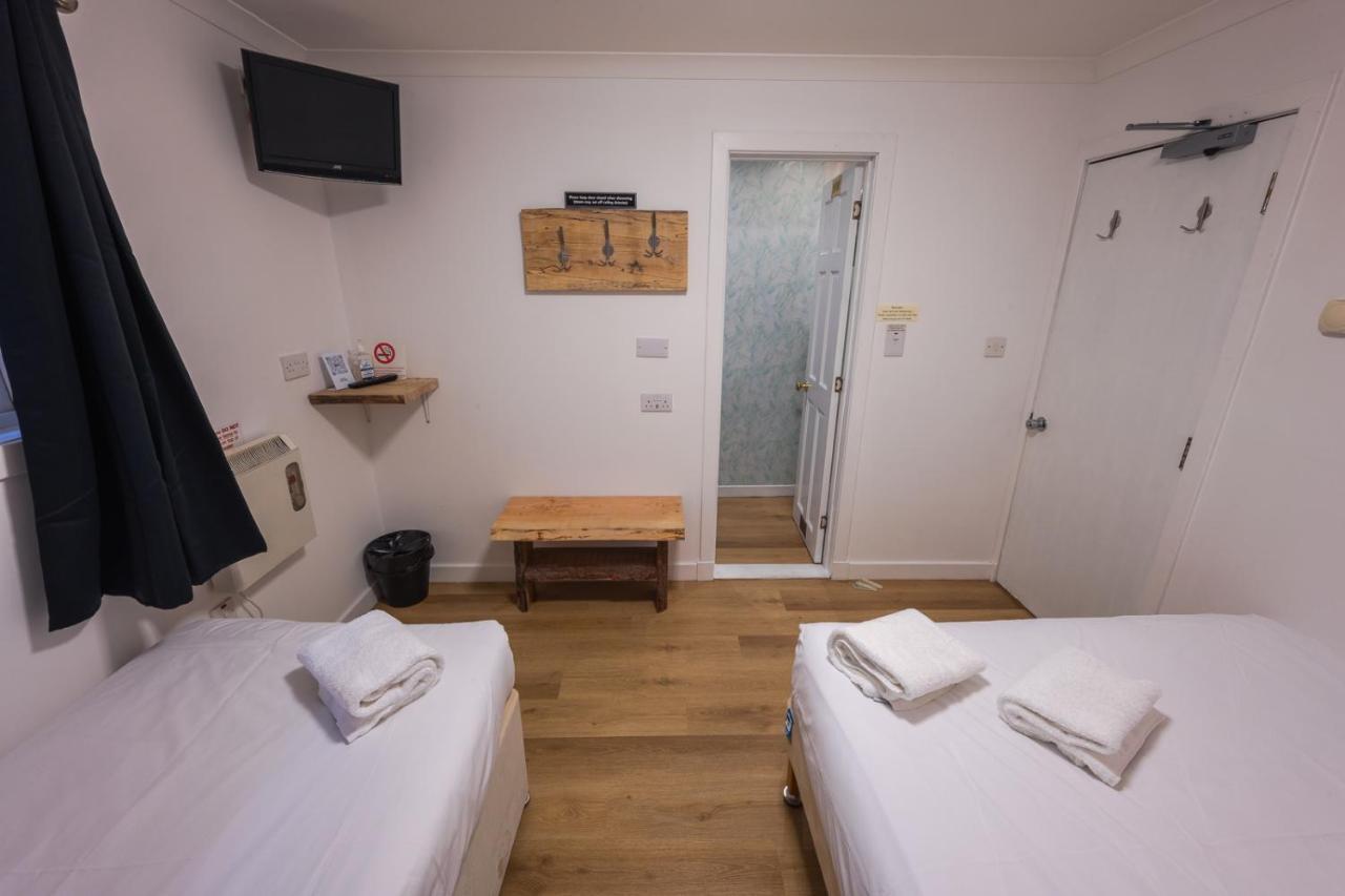 Roam West Hotel