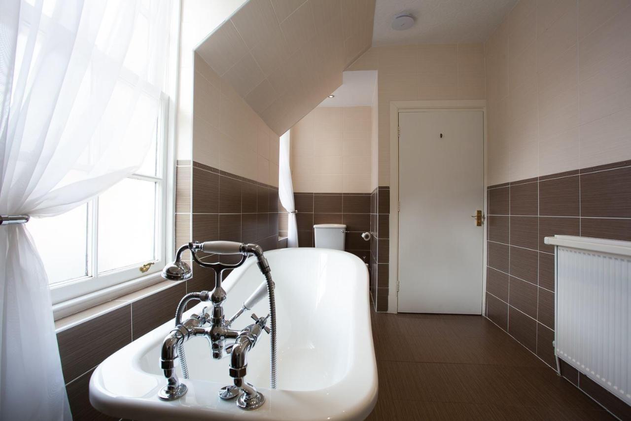 Glentower Lower Observatory Bed & Breakfast 4*