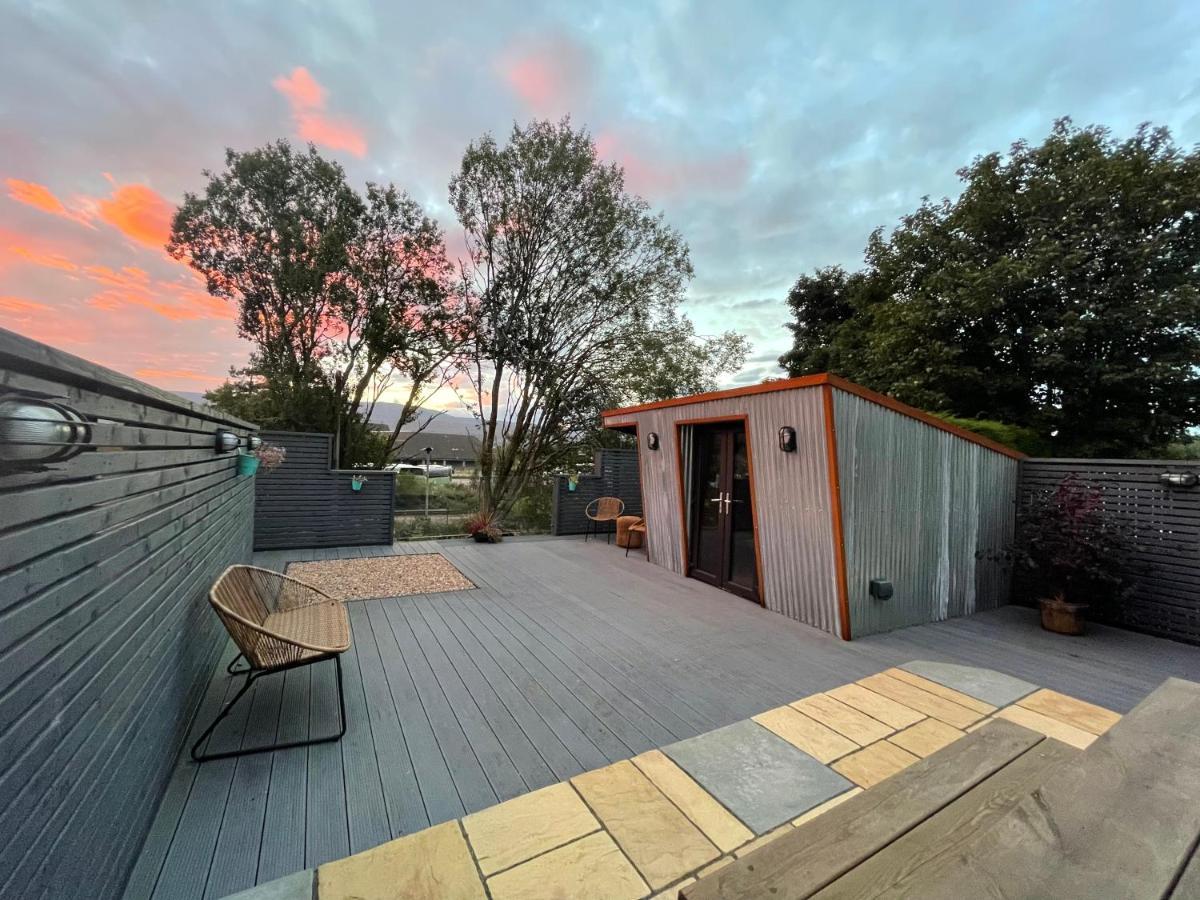 Stylish, With Kitchen & Large Deck Apartment Fort William