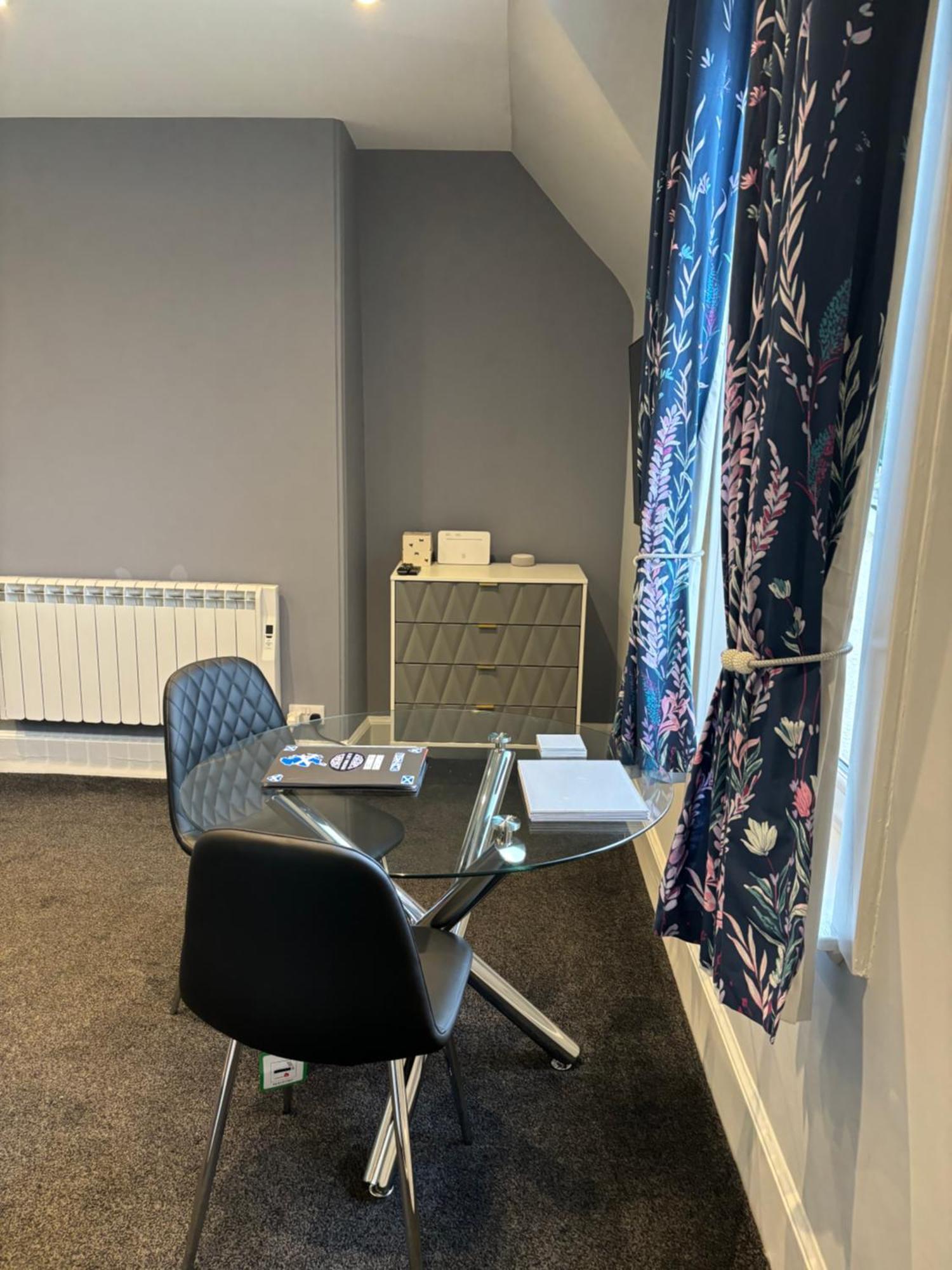 No4 On The Door Apartment