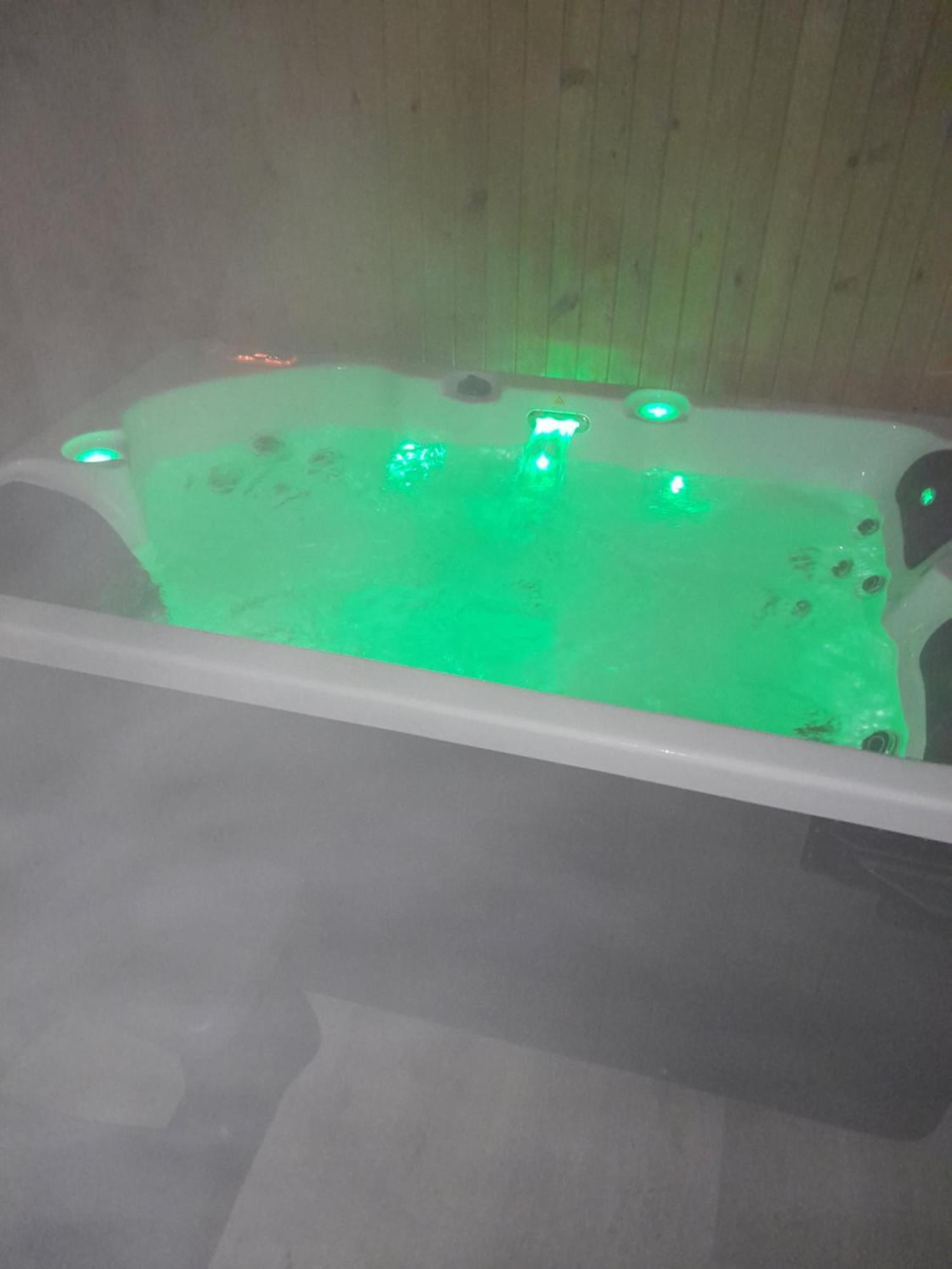 Ben Nevis Manor & Indoor Private Hot-tub