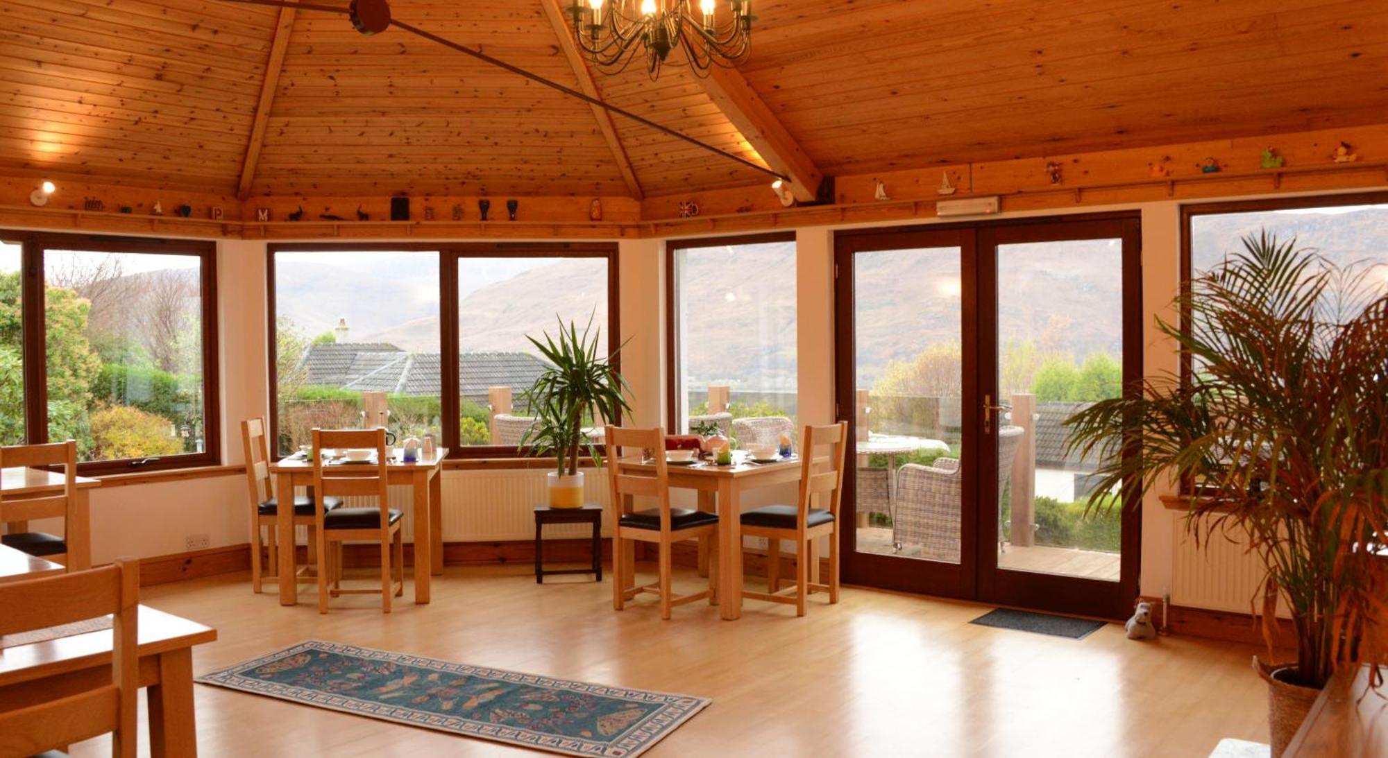 Lochview House Guest house 4*