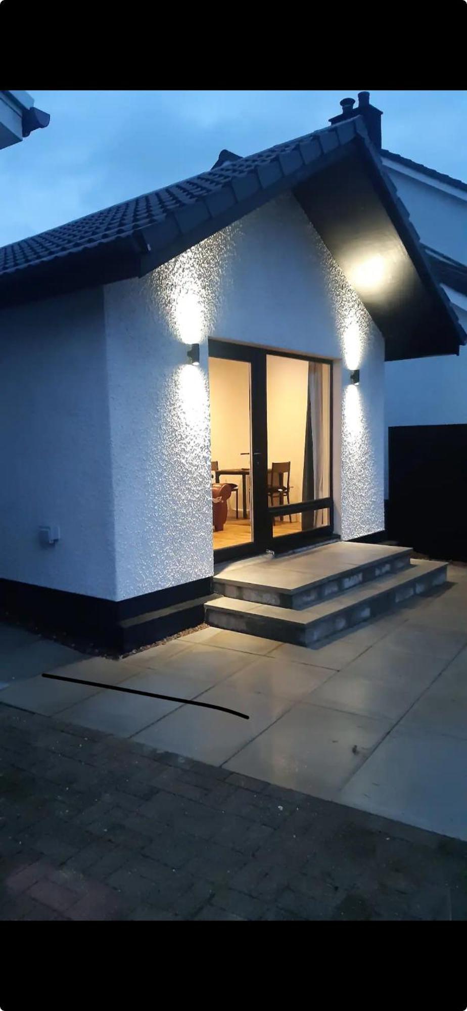 Apartment Tramore - Self Contained 1 Bedroom Unit - King Size Bed - Free Private Parking - 3 Miles From William High Street *